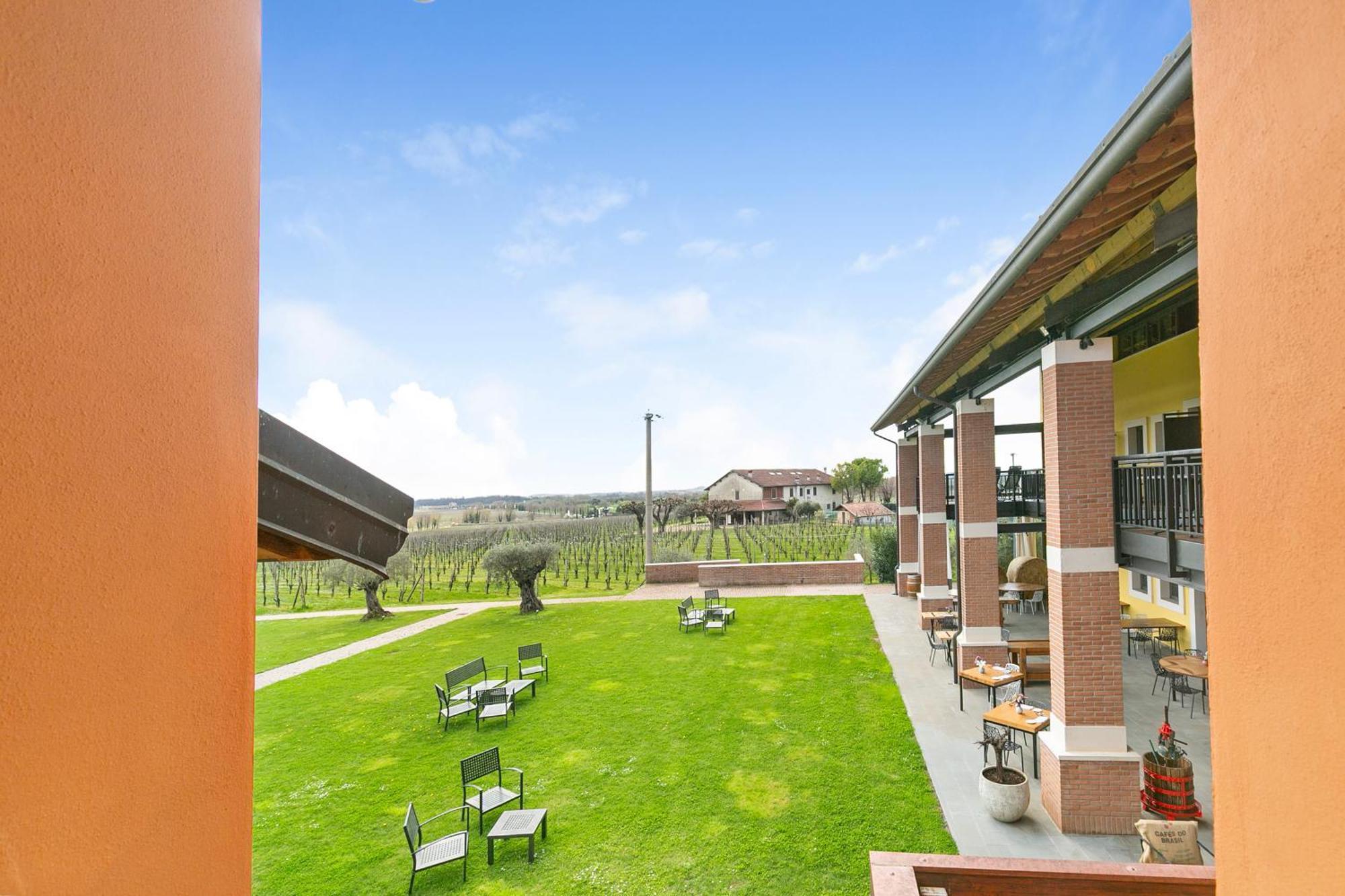 Almavite Wine Resort With Pool Desenzano del Garda Exterior photo