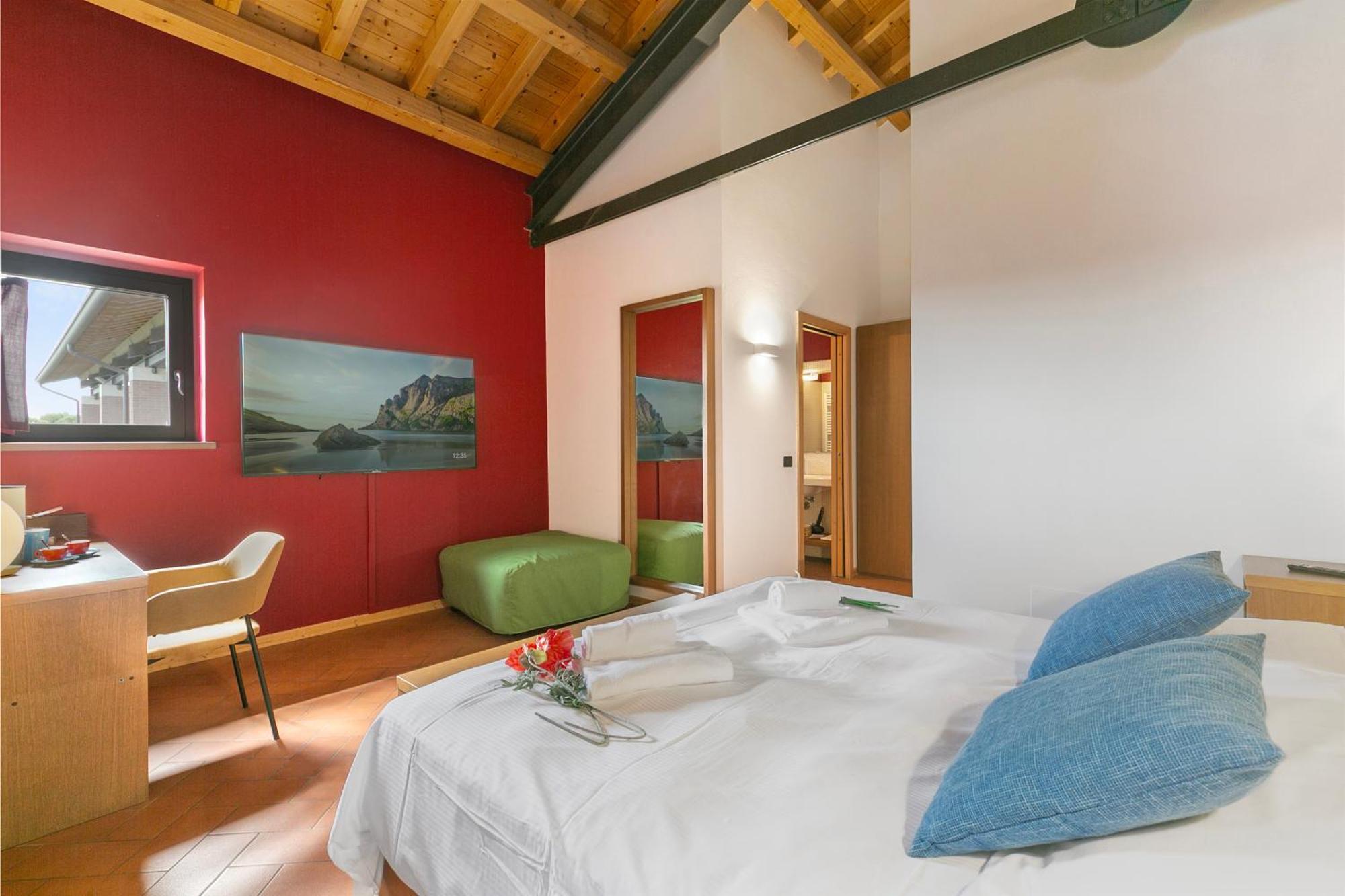Almavite Wine Resort With Pool Desenzano del Garda Exterior photo