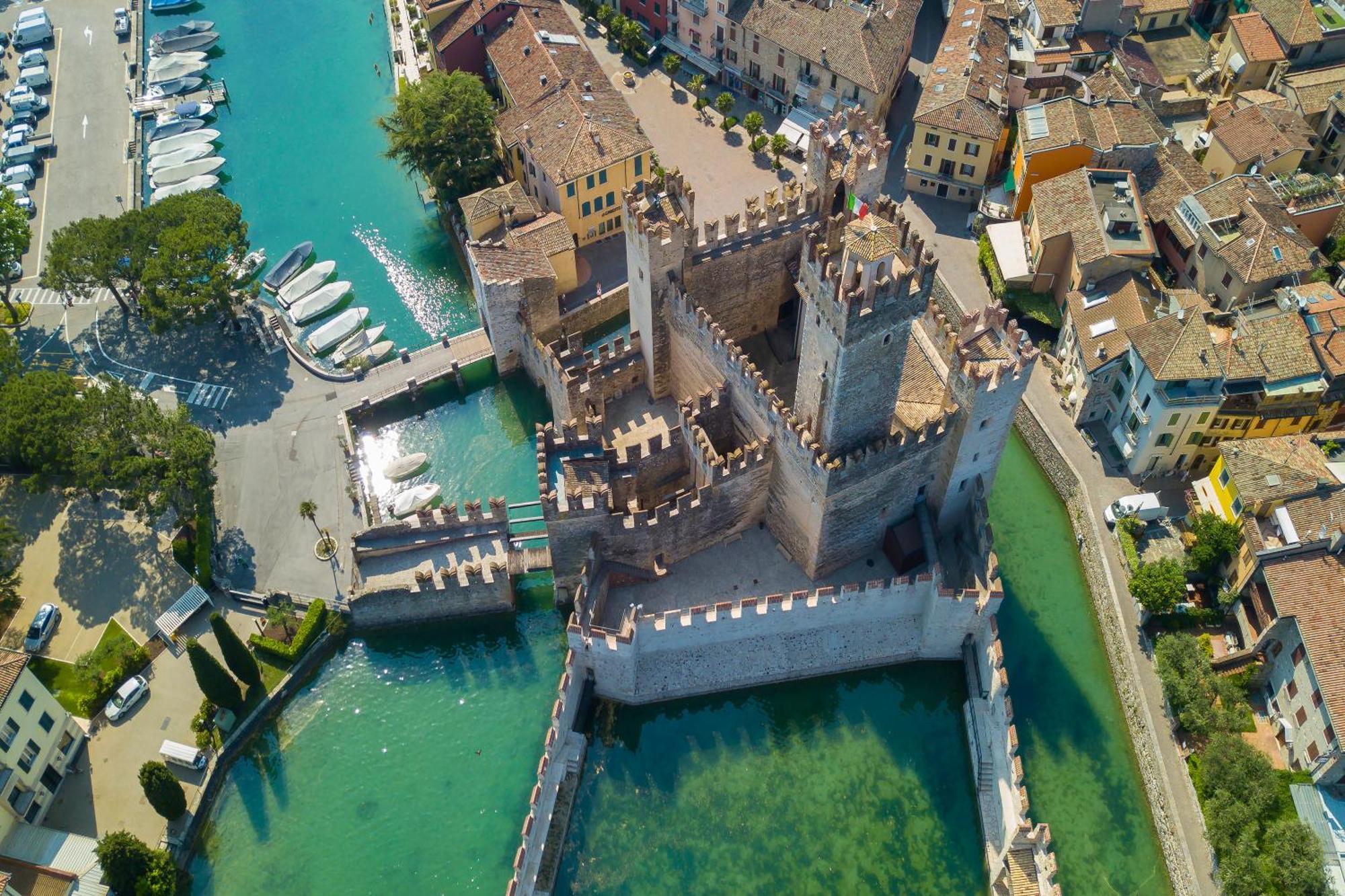 Almavite Wine Resort With Pool Desenzano del Garda Exterior photo