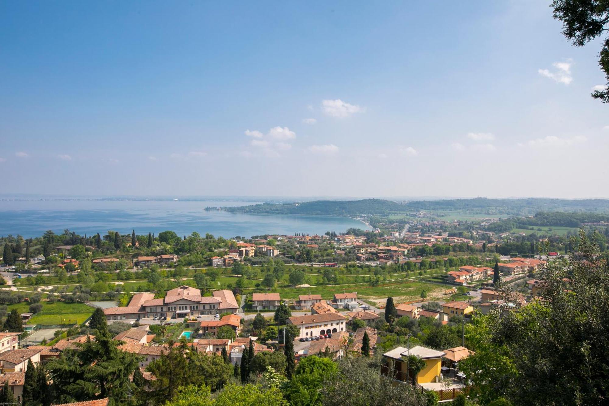 Almavite Wine Resort With Pool Desenzano del Garda Exterior photo
