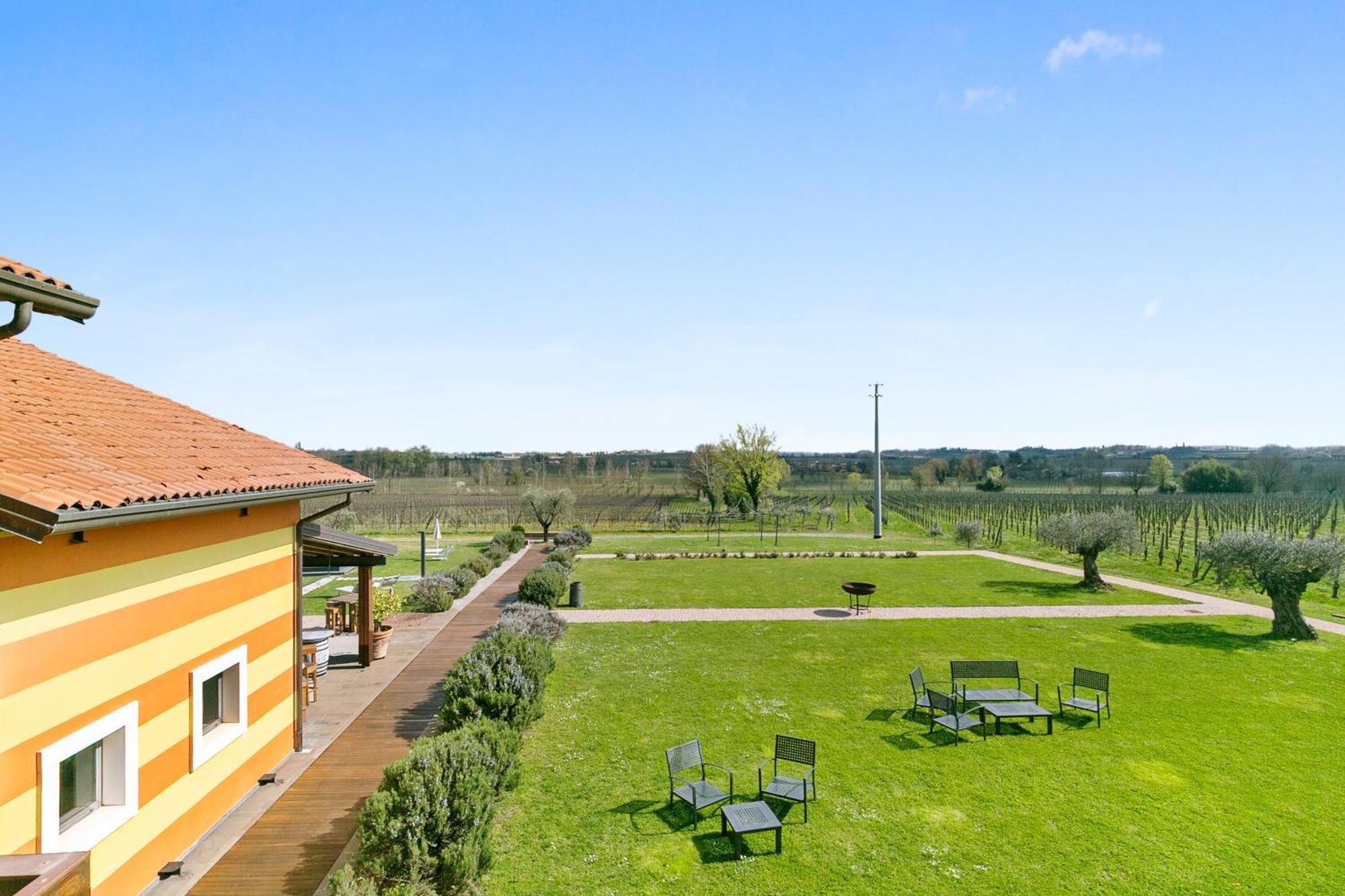 Almavite Wine Resort With Pool Desenzano del Garda Exterior photo