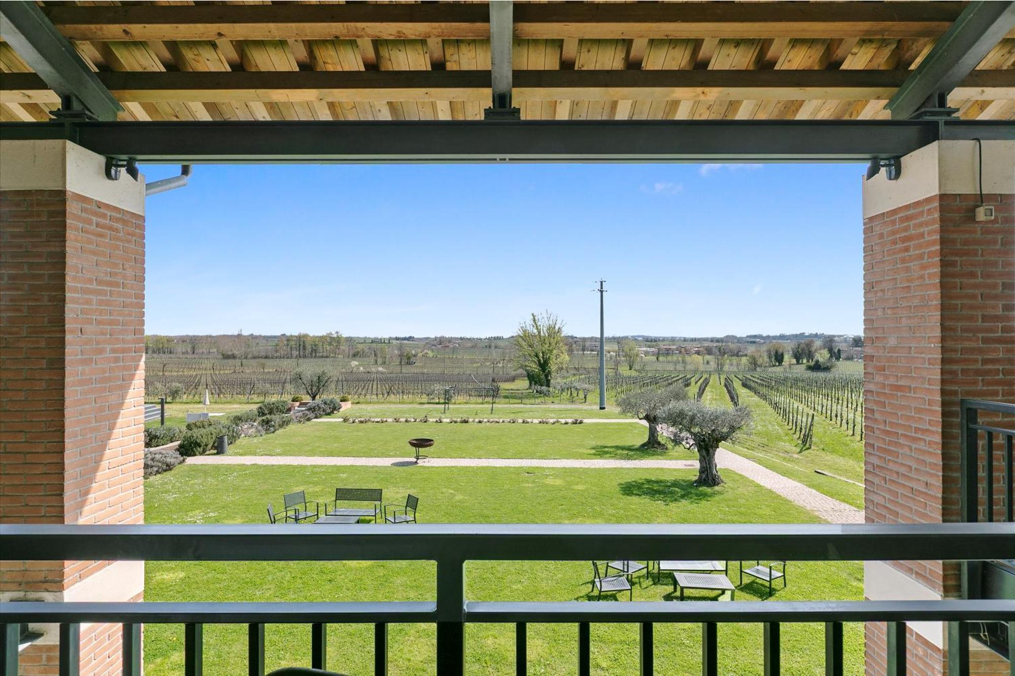 Almavite Wine Resort With Pool Desenzano del Garda Exterior photo