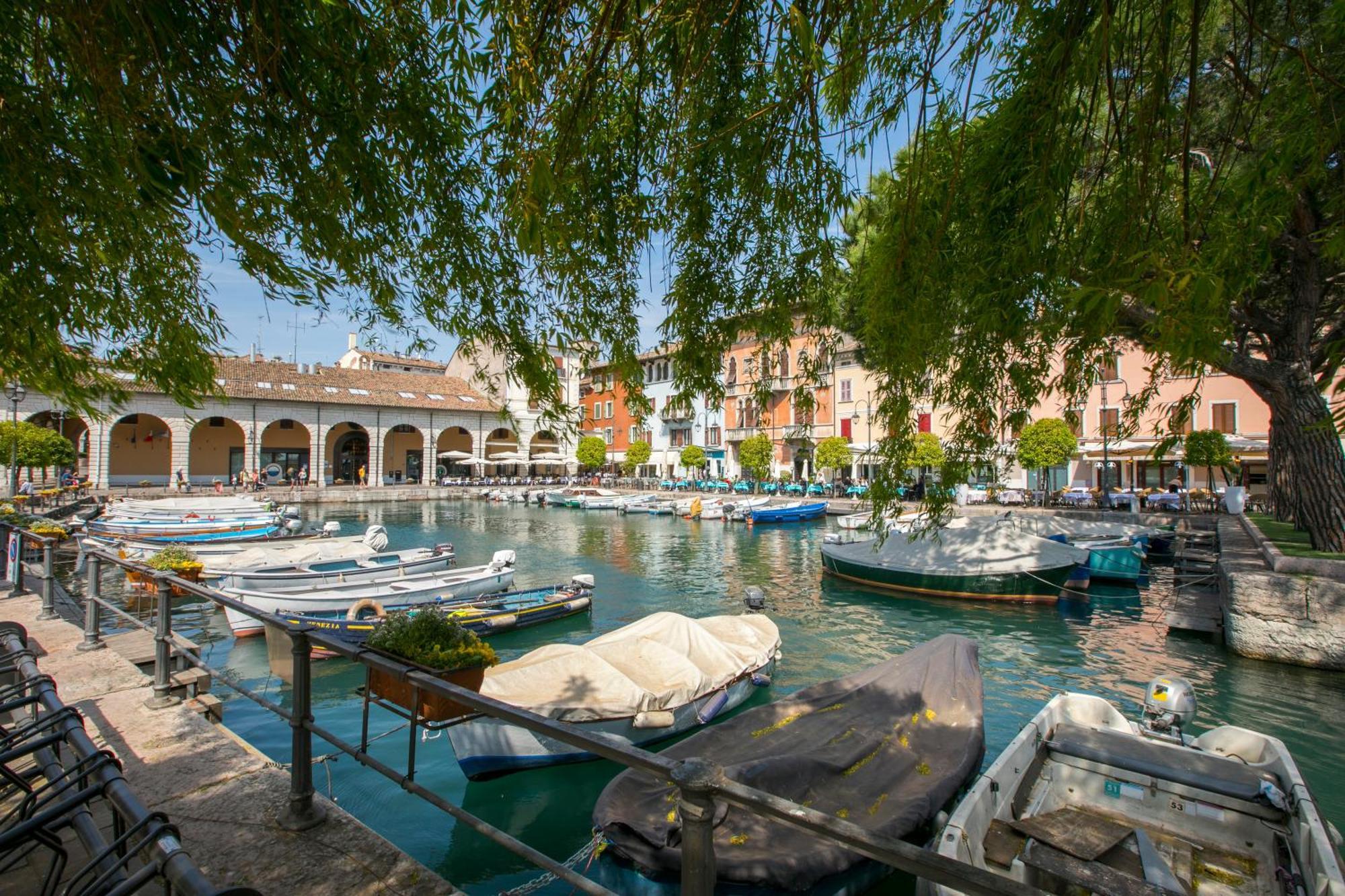 Almavite Wine Resort With Pool Desenzano del Garda Exterior photo