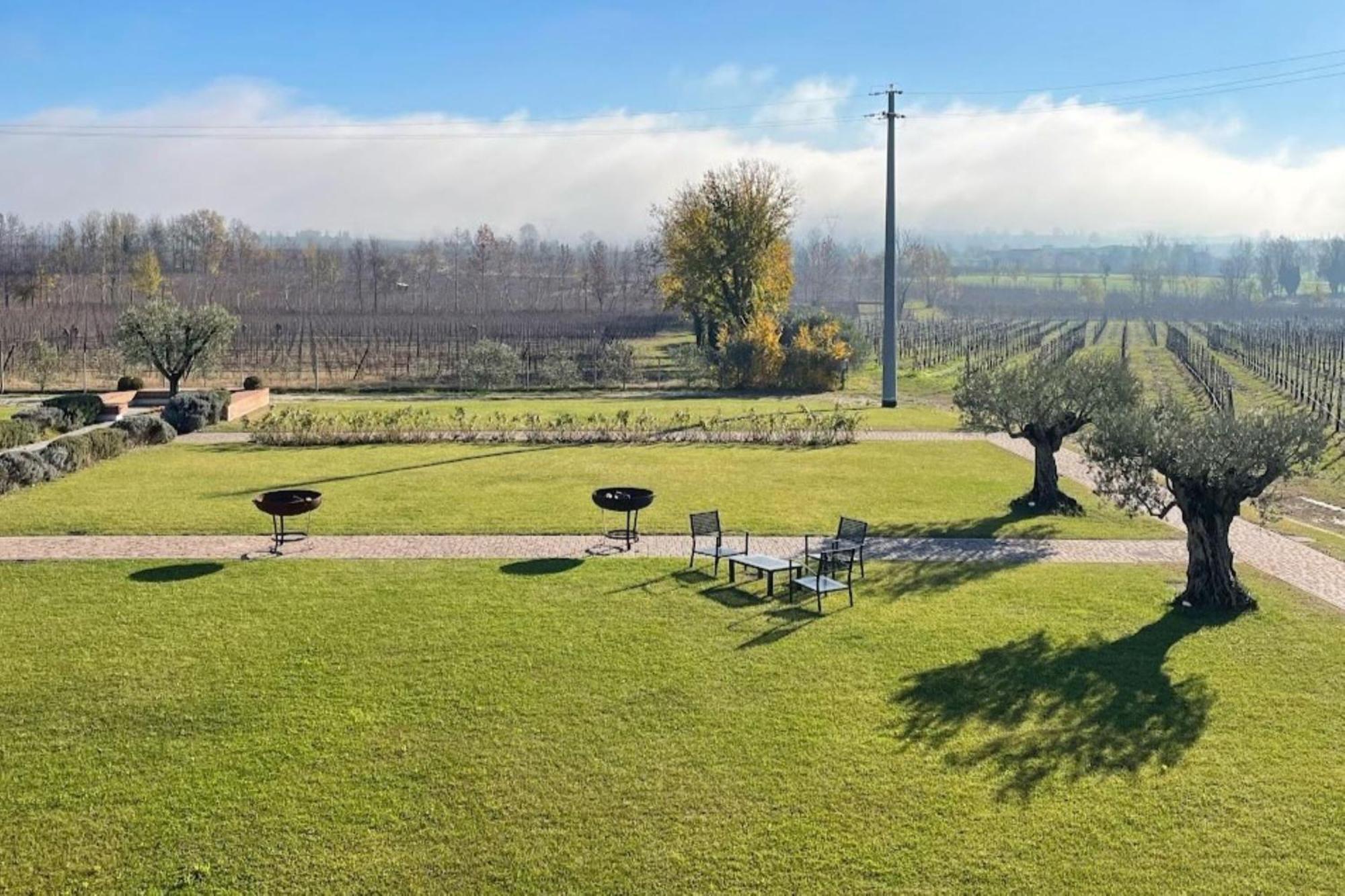 Almavite Wine Resort With Pool Desenzano del Garda Exterior photo